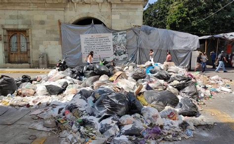 Cumple Ciudad De Oaxaca D As Con Montones De Basura Por Las Calles