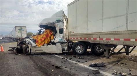 Muere Trailero Aplastado En Cabina Tras Brutal Choque En La Carretera