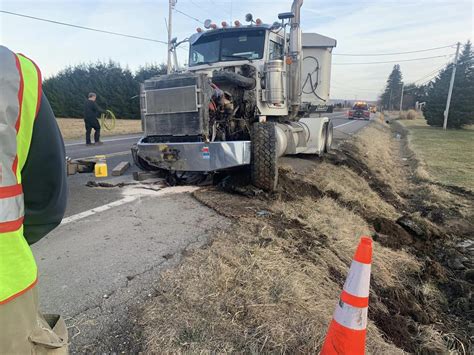 Two Tractor Trailers Collide Only Minor Injuries Reported X101