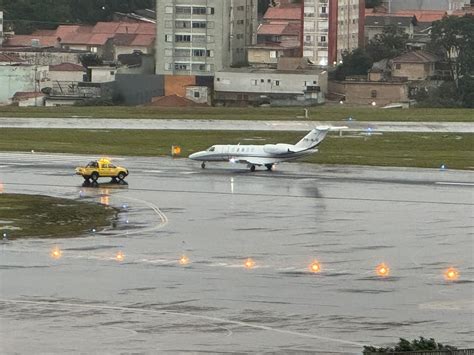 Jato Problema Nos Freios Interdita Pista Principal De Congonhas