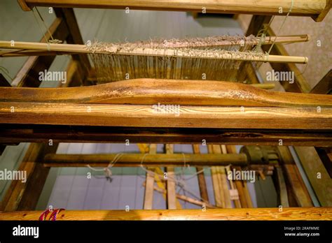 Ancien métier à tisser en bois Un métier à tisser fait au 19th siècle