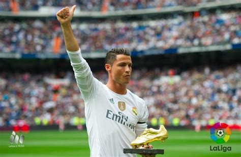 Cristiano Ronaldo Ofrece A La Afici N Su Cuarta Bota De Oro