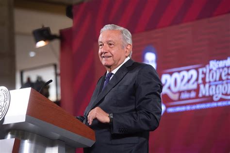 AMLO presume que obtendrá 3 millones de pesos por ventas de su libro A