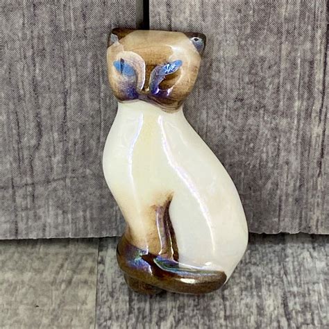 Vintage 1982 Iridescent Porcelain Siamese Cat Pin Bro Gem