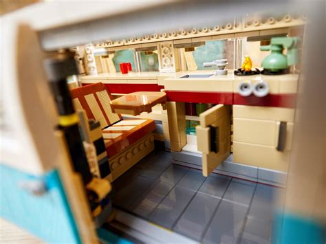 LEGO 10279 Volkswagen T2 Camper Van für August offiziell vorgestellt!