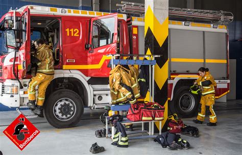 Los bomberos de Alicante se suman a la extinción del incendio de Vall d