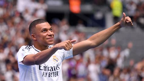 Kylian Mbappé finally makes his debut with Real Madrid