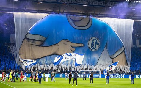 Fc Schalke Ultras Stimmen Spieler Auf Spiel Gegen Fc K Ln Ein