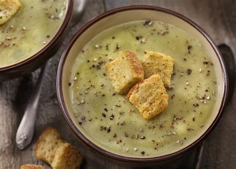 Split Pea Soup with Garlicky Croutons - Special Madame Figaro Arabia