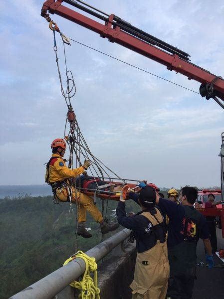 國道三號田寮段兩人墜橋 無生命跡象 中廣新聞網 Line Today