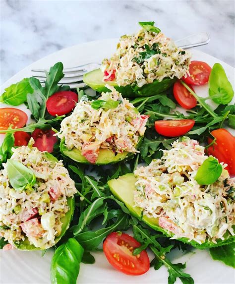 Avocats farcis à la salade de crabe et pistaches Les Saveurs de Marie