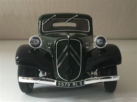 Citroën Traction Avant 11CV Faux Cabriolet Vert Foncé 1 18 Solido