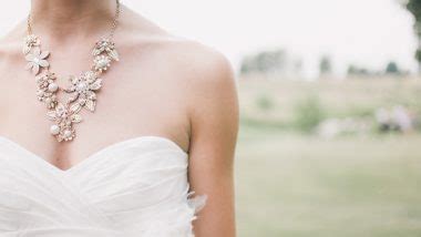 Cheating Chinese Bride Has Wedding Dress Sex With Another Man Just Hours Before Her Marriage