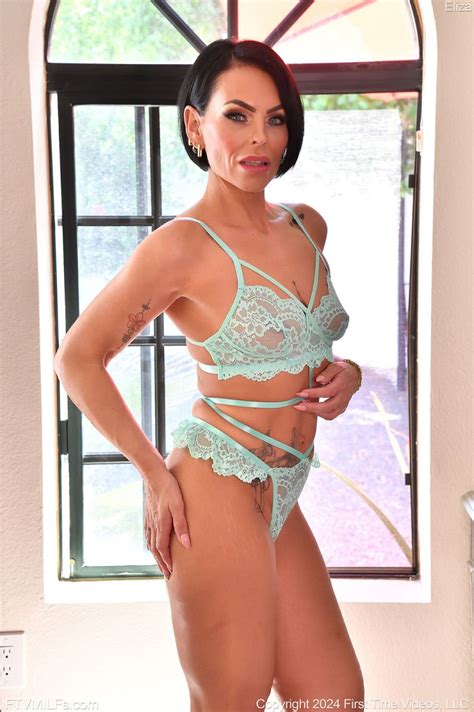 Cougar Eliza Rae In Lingerie Loves Drilling Her Trimmed Fuck Hole Photos