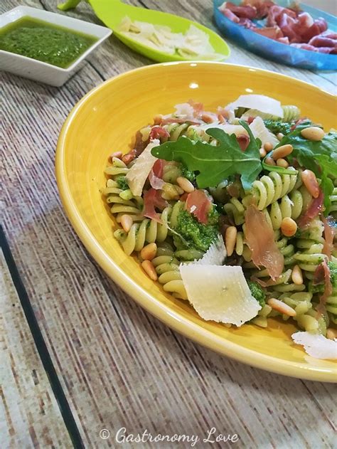 Pasta Con Pesto Di Rucola Crudo GASTRONOMY LOVE