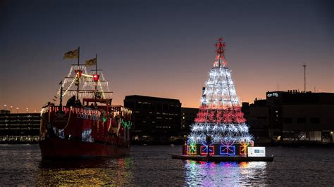 A huge 32-foot tall floating Christmas tree returns to Tampa - That's ...