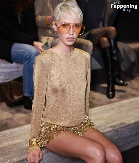Iris Law Displays Her Nude Tits At The Tom Ford Fall Winter Show Photos OnlyFans