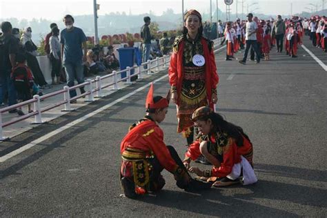 Diikuti Ribu Pelajar Tari Remo Massal Surabaya Pecahkan Rekor Muri