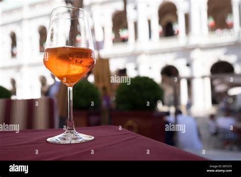 Aperol Spritz Trinken Stockfotos Und Bilder Kaufen Alamy