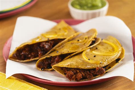 Tacos de canasta de chicharrón al pastor