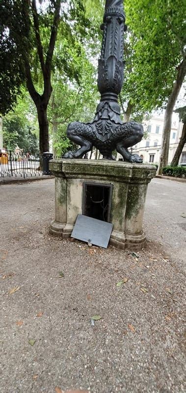 Foto Piazza D Azeglio La Denuncia Siringhe Panchine Rotte E