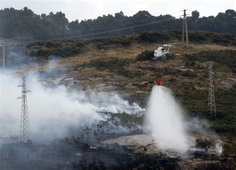 La actualidad de Coruña en imágenes Extinción del incendio forestal