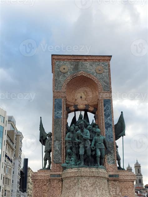 Ottoman Statue in Taksim Square Istanbul Turkey 20457952 Stock Photo at ...