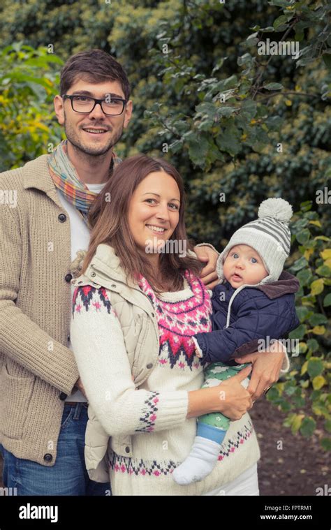 Nuclear family hi-res stock photography and images - Alamy