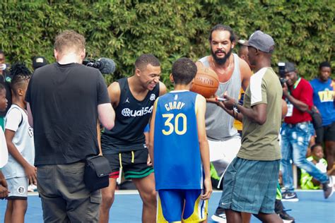 Photo Kylian Mbapp Dispute Un Match De Basket Amical Avec Joakim