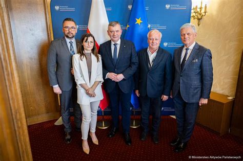 Ważne rozmowy w sprawie przyszłości zakładów H Cegielski