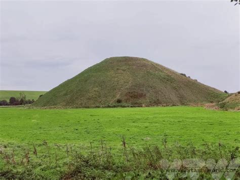 Avebury Stone Circle vs Stonehenge - Very Tasty World