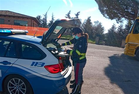 Spello Guida In Stato Di Ebbrezza E Provoca Un Incidente La Polizia