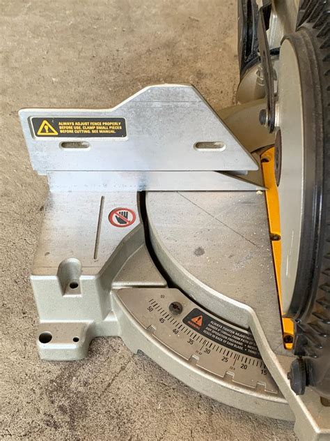 Lot R Dewalt Compound Miter Saw Dw Estatesales Org