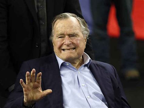 El expresidente Bush padre fue hospitalizado por baja presión sanguínea