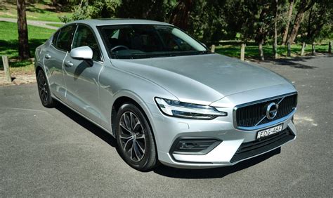 Review 2020 Volvo S60 T5 Momentum Seeks Its Place In The Compact Luxury Sedan Class Carscoops