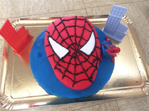 Gâteau anniversaire Spiderman fait par maman Superhero Fictional