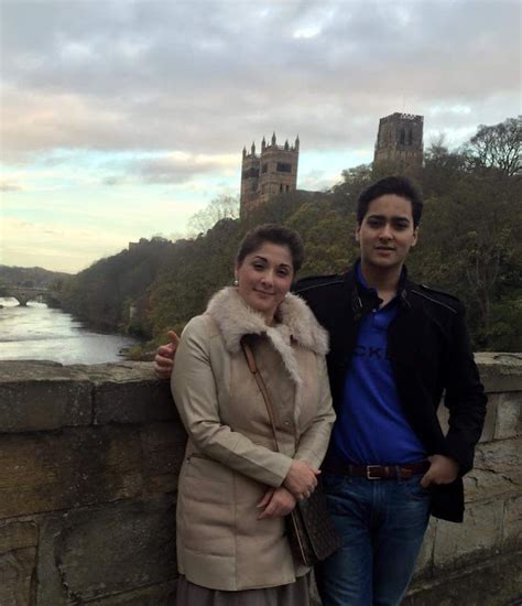 Junaid Safdar Profile Wiki Wife Age And Education