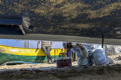 Gaza fishermen rejoice at finally fixing their boats