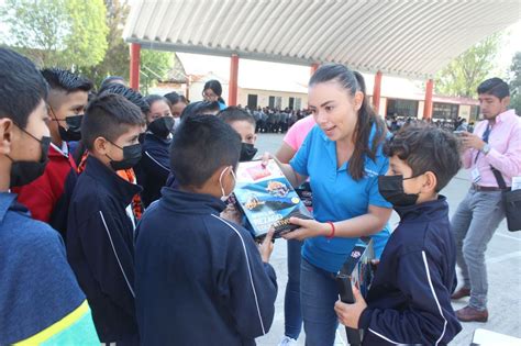 Gobierno de Paola Angon continúa con la entrega de guías de estudio en