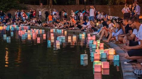 Gyertya Sztat Ssal V Rja A Romantika F V Rosa A Szerelmeseket Ripost