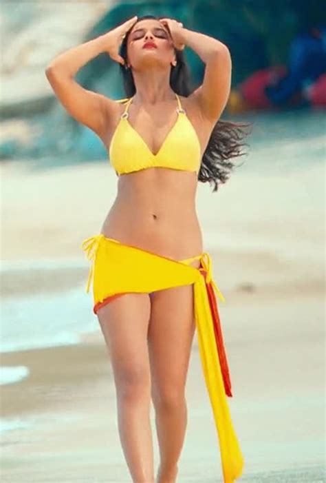 Alia Bhatt Bikini Photos In Student Of The Year Movie Actress Doodles