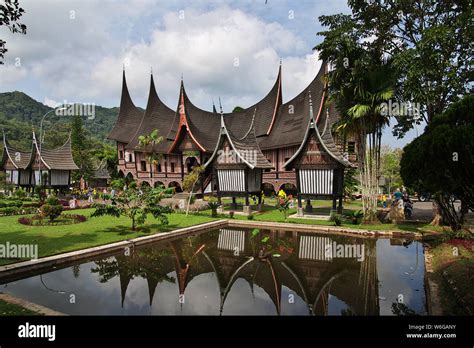 El Templo En La Isla De Sumatra Indonesia Fotografía De Stock Alamy