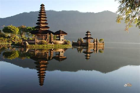 Beratan Lake Bedugul Botanic