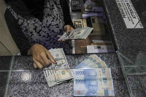 Rupiah Makin Loyo Ke 14 730 US Imbas Rontoknya Bursa Saham Makro