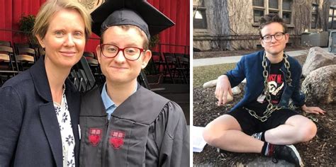 Διάσημη ηθοποιός του Sex and the City αποκάλυψε ότι ο γιος της είναι transgender και πόζαρε