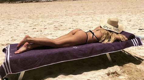 Las fotos hot de las vacaciones de Laurita Fernández