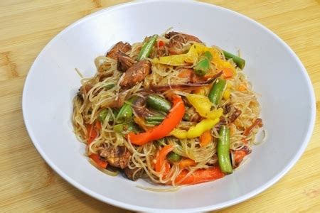Фунчоза с курицей и овощами - пошаговый рецепт с фото (11511 просмотров)