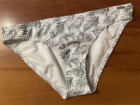 Bikini Slip Grösse 36 Neu und originalverpackt in Urdorf für CHF 5 mit Lieferung auf Ricardo