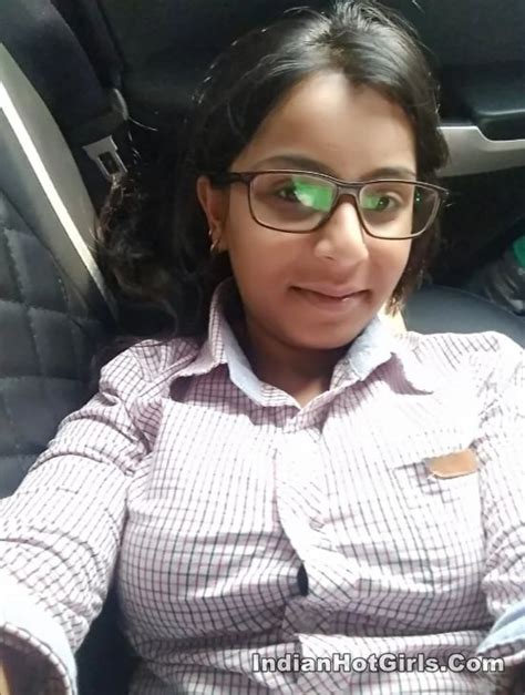 Big Tittied Desi College Girl Naked Selfies