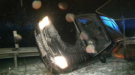 NonstopNews Starke Schneefälle sorgen für Gefahren auf den Straßen im